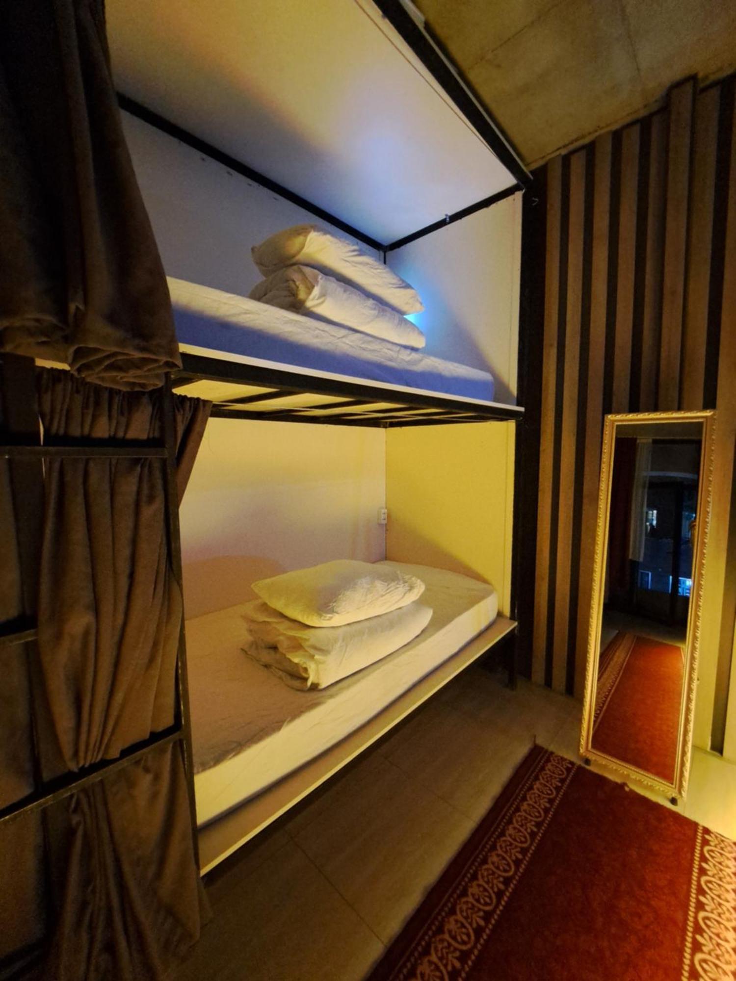 Karvi Hostel & Suites Batumi Exteriör bild