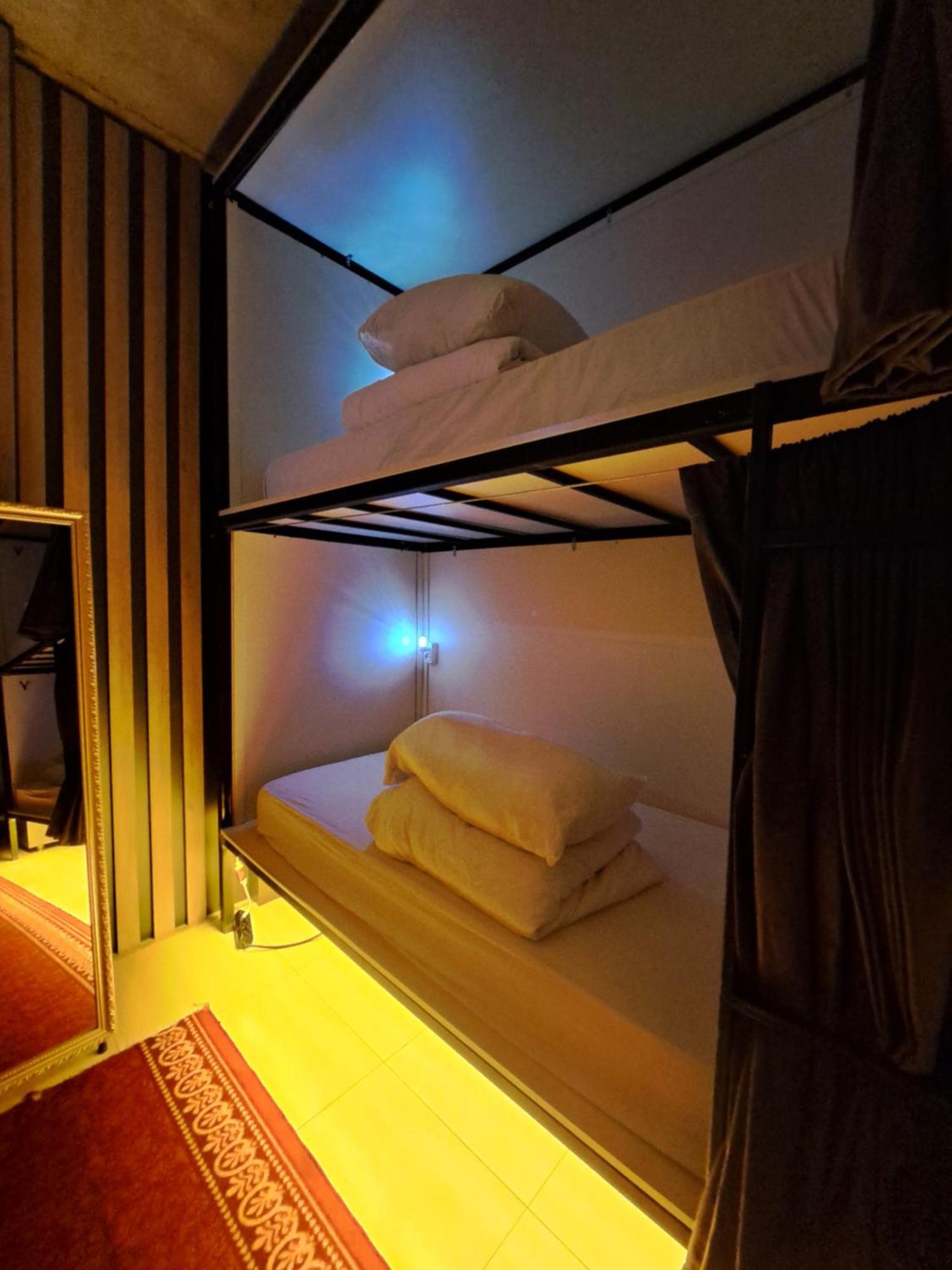 Karvi Hostel & Suites Batumi Exteriör bild