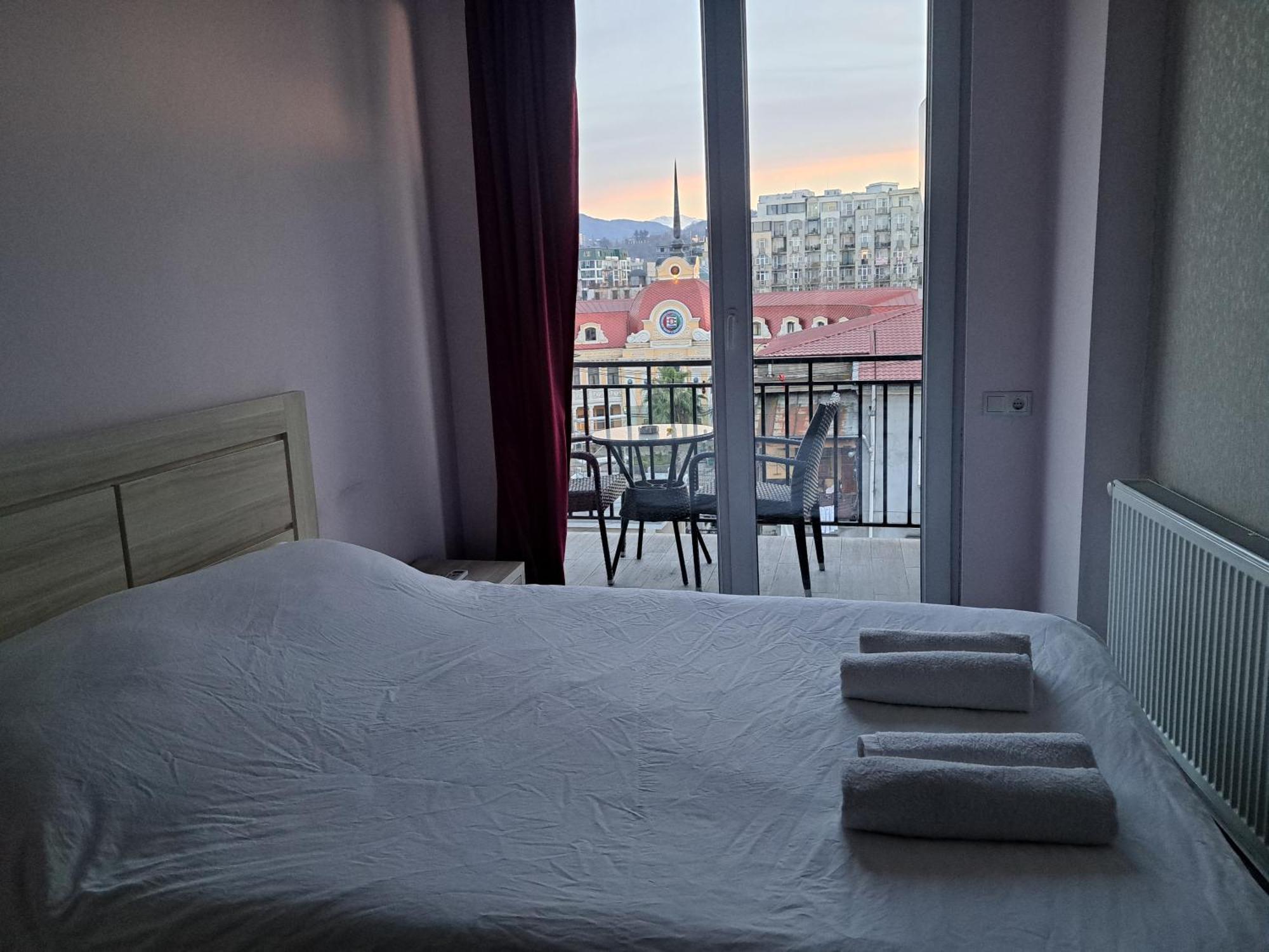 Karvi Hostel & Suites Batumi Exteriör bild